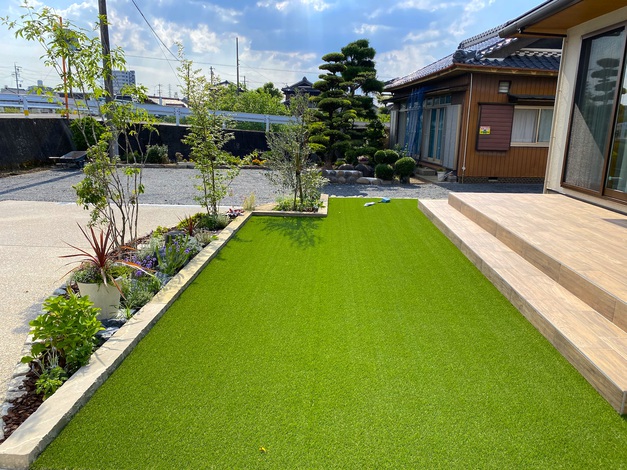 小牧市 タイルデッキと人工芝の庭|小牧市の造園・外構 小牧市 タイルデッキと人工芝の庭|小牧市の造園・外構