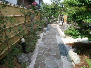 こだわりの石を使った日本庭園 画像