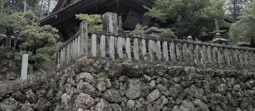 境内の石積み 写真